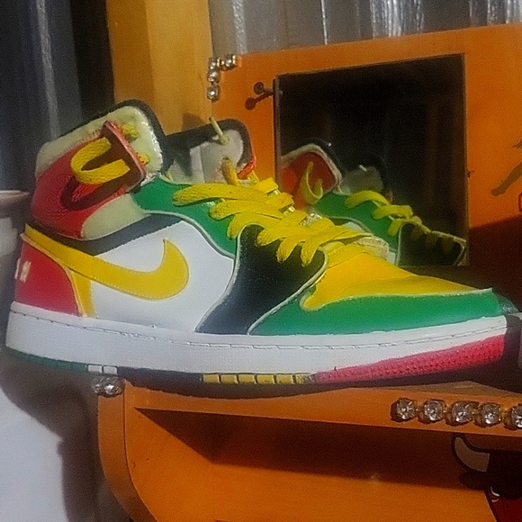 Jordan 1 RaRe Glow n the Dark (custom) - Picture 2 of 4